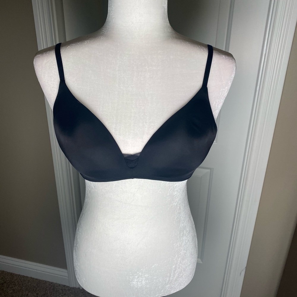 Victoria Secret Uplift No wire bra. 34C